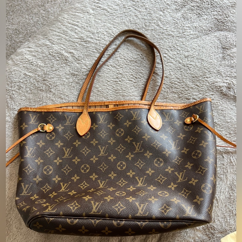 Louis Vuitton medium monogram neverfull bag